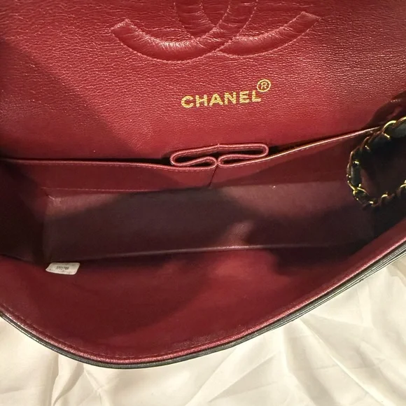 CHANEL Black lambskin medium classic flap - Picture 13 of 17